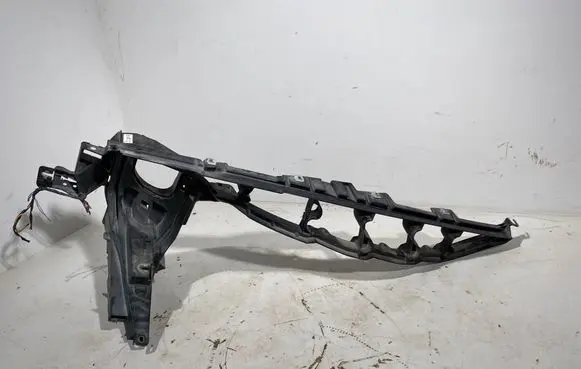 BMW X5M E70 Fender mounting bracket 7157989