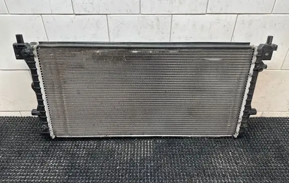 Audi A1 Coolant radiator 6R0121253A
