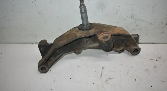 Opel Vivaro Gearbox mounting bracket 93853923