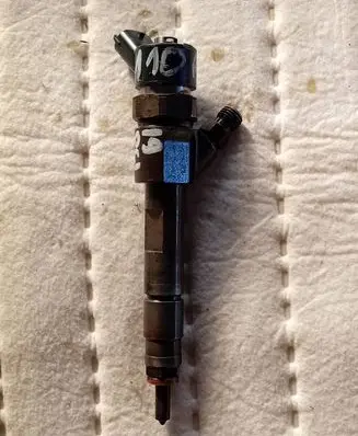 Renault Megane II Fuel injector 0445110110a