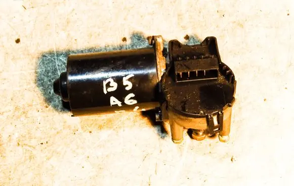 Volkswagen PASSAT B5 Wiper motor 0390241175CHP 3B1955113B
