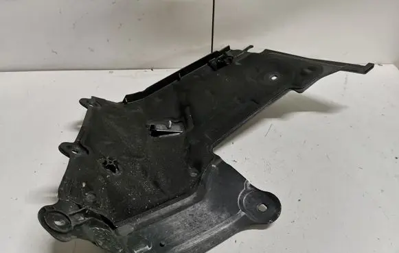 Mercedes-Benz C W205 Other engine bay part A2056200140