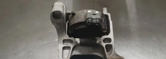 Mazda 6 Engine mount bracket K1442