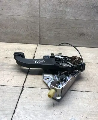Mercedes-Benz E W212 Handbrake/parking brake lever assembly A2044201584 22152427Z2