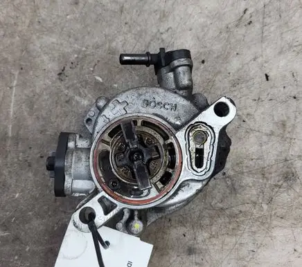 Volvo V60 Vacuum pump 9804021880