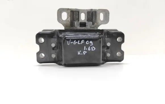 Volkswagen Golf VI Engine mount bracket