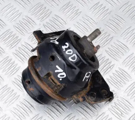 Toyota Land Cruiser (BJ70) Engine mount bracket