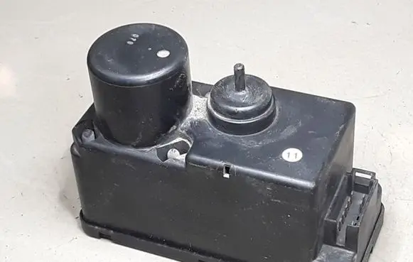 Volkswagen PASSAT B3 Central locking vacuum pump 357862257