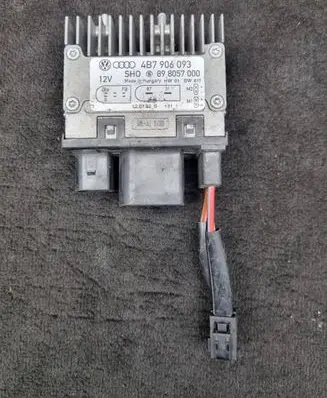Audi RS6 C5 Coolant fan relay 4B7906093