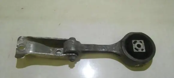 Volkswagen Polo IV 9N3 Engine mount bracket 6q0199851aj