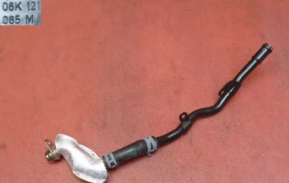 Volkswagen Golf VII Engine coolant pipe/hose 06K121085M