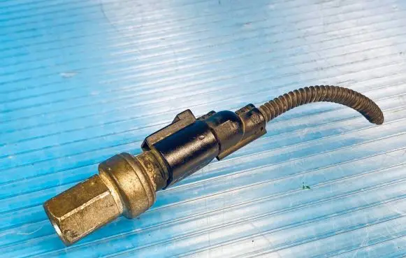 Volkswagen Golf IV Air conditioning (A/C) pressure sensor 1J0973703