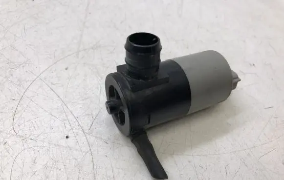 Toyota Avensis T270 Windscreen/windshield washer pump 1032551001