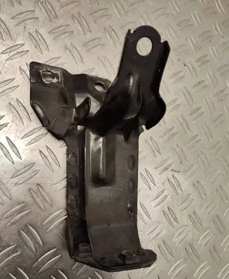 Volvo V60 Radiator mount bracket 31261932
