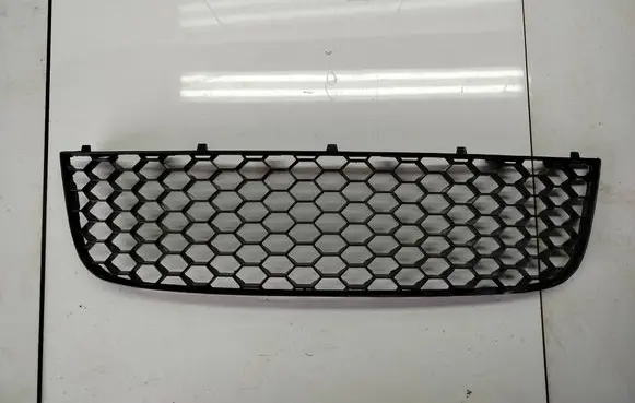 Volkswagen Golf V Front bumper lower grill 1K0853677B
