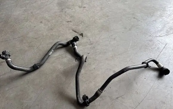 BMW i4 Engine coolant pipe/hose 8477902 8477900