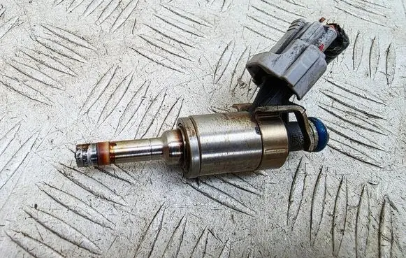 Nissan Juke I F15 Fuel injector 166001KC0A 0261500092