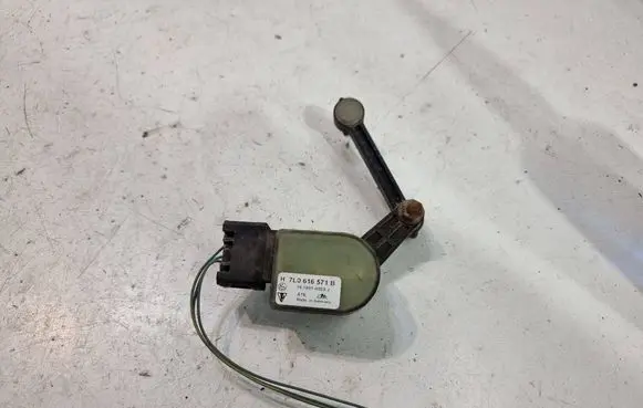 Volkswagen Touareg I Rear air suspension level height sensor 7L0616571B 15160100592