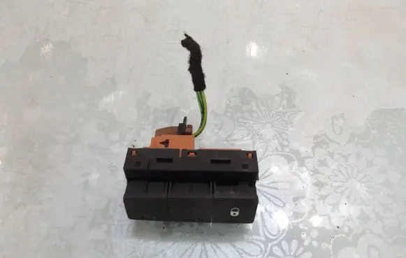 Citroen C3 Picasso Central locking switch button 
