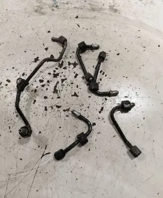 Fuel injector supply line/pipe