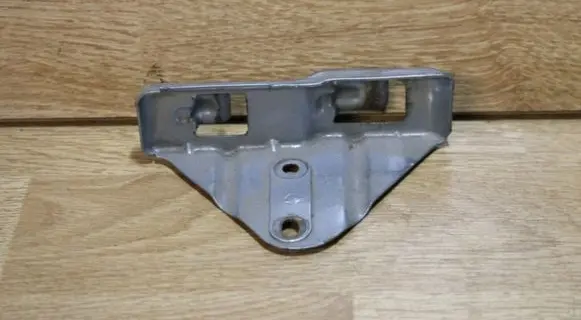Toyota Avensis T250 Fender mounting bracket