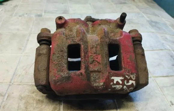 Mitsubishi Grandis Front brake caliper