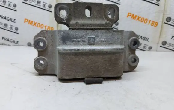 Volkswagen Touran I Engine mount bracket 1K0199555