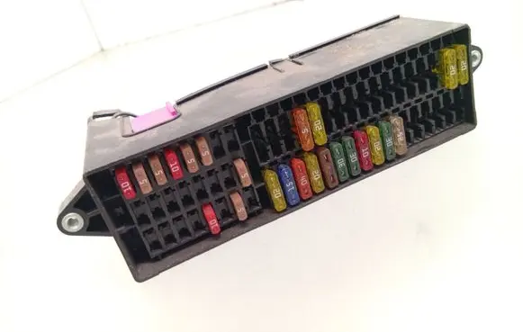 Volkswagen Touran I Fuse module 1T1937615B
