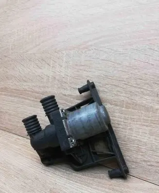 BMW 5 E60 E61 Coolant heater control valve 8379921 1147412154