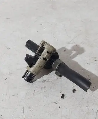 BMW 5 E60 E61 Fuel injector supply line/pipe 
