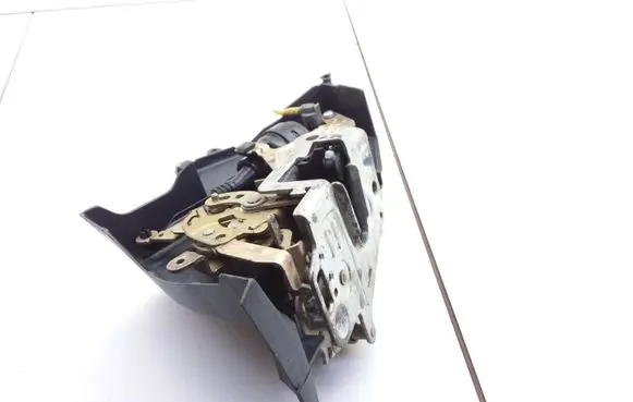 Mercedes-Benz C W202 Rear door lock 2027300535 202733010