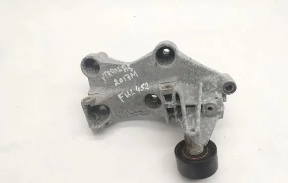 Nissan X-Trail T32 Generator/alternator bracket 117105124R