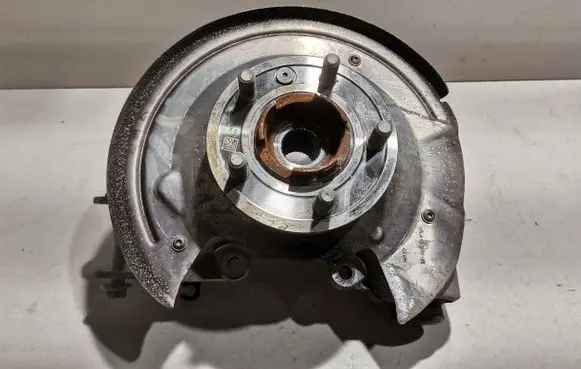 Land Rover Defender Rear wheel hub L8B25A970BA HPLA2K316AB