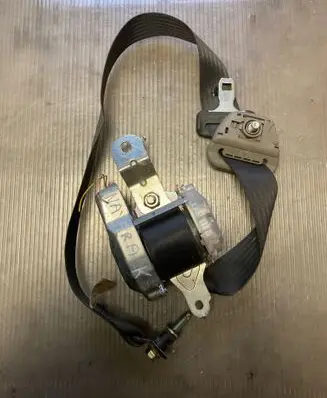 Nissan Navara D40 Front seatbelt 7P1030P