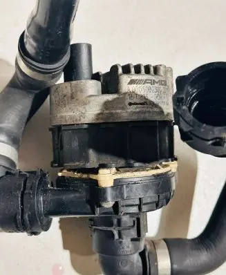 Mercedes-Benz S W222 Water pump A0005002300