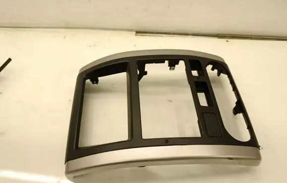 Radio/GPS head unit trim