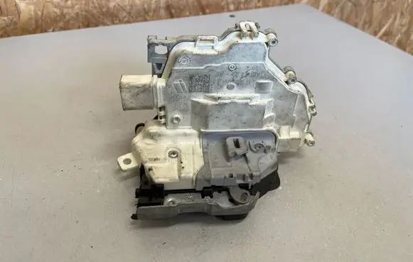 Audi A5 8T 8F Rear door lock 4G0839015F