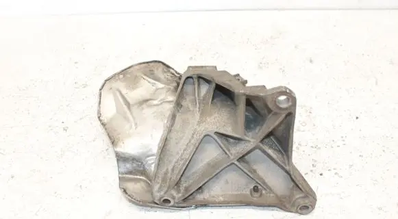 Engine mounting bracket