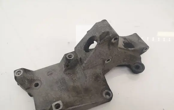 Skoda Roomster (5J) A/C compressor mount bracket 038903143 038903143AG