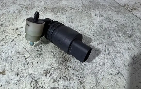 Mercedes-Benz B W245 Windscreen/windshield washer pump