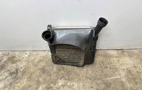 Volkswagen Touareg II Intercooler radiator 7P0145804A