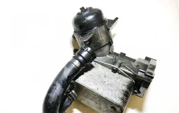 BMW 5 E39 Engine oil radiator 2247204 78792145