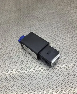 Opel Astra L USB socket connector 98483947VV 9848394880