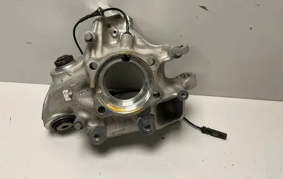 BMW X7 G07 Rear wheel hub 6876654 6895656