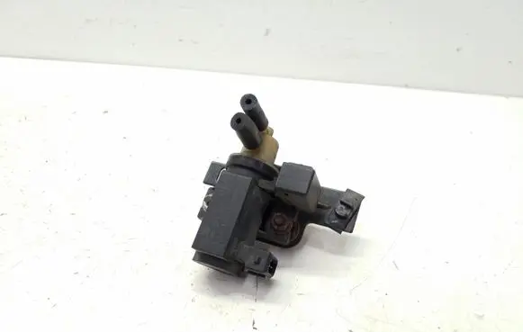 Opel Insignia A Turbo solenoid valve 55573362