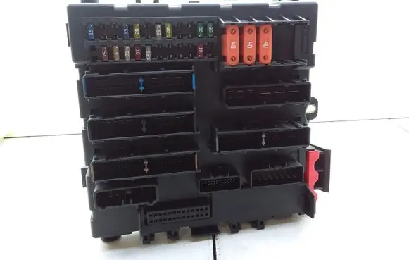 Opel Signum Fuse module 13112914 00142114