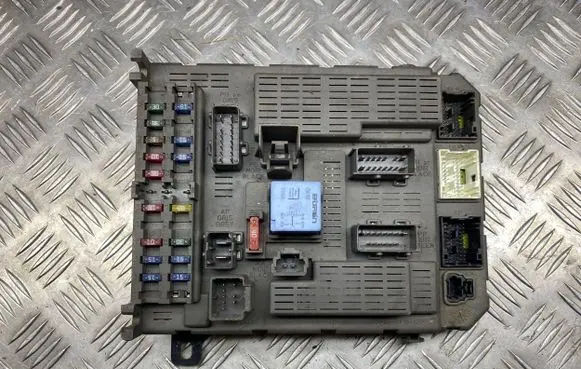 Citroen C5 Fuse module 9645030380