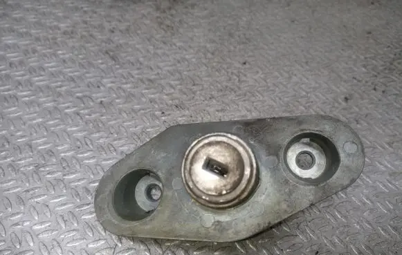 Volvo S80 Tailgate exterior lock 737700001