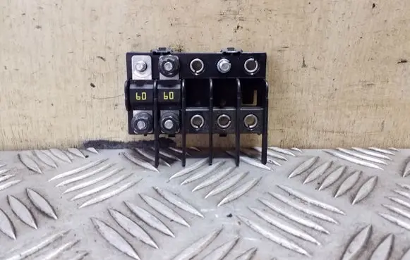 Volvo XC90 Fuse module