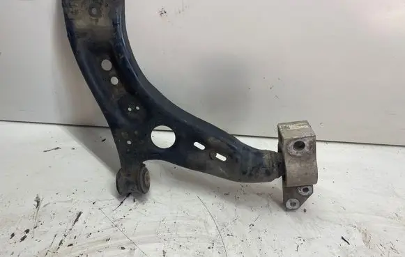 Volkswagen Touran I Front control arm 1K0407152BC 230310